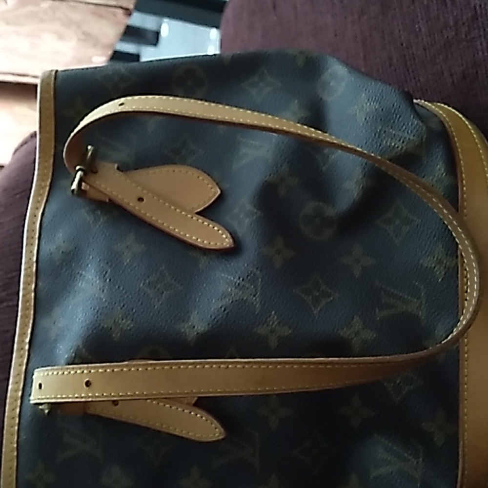 Louis vuittons handbag - Picture 3 of 4